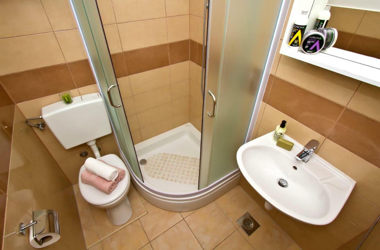 Apartment Topic Near The Beach Podstrana Esterno foto